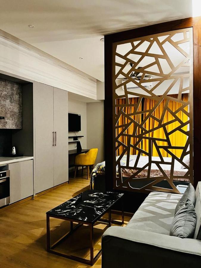Luxe Apartment By Hey Studio'S Ghaziabad Ngoại thất bức ảnh