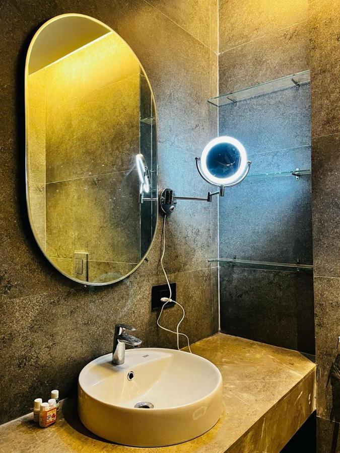 Luxe Apartment By Hey Studio'S Ghaziabad Ngoại thất bức ảnh