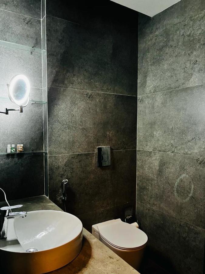 Luxe Apartment By Hey Studio'S Ghaziabad Ngoại thất bức ảnh